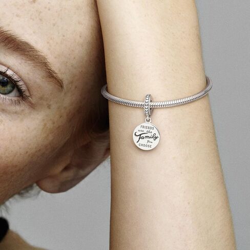 مجموعة Pandora Friends are Family - أصدقاء العائلة الاسترليني هم سحر متدلي وسوار على شكل ثعبان على شكل قلب - مجموعة مجوهرات مع صندوق هدايا، مقاس 19 in Saudi Arabia