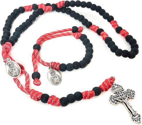 مجموعة مسبحة وسوار باراكورد باللونين الأحمر والأسود على شكل قلب يسوع المقدس - مسبحة كاثوليكية - روزاريوس كاتوليكوس - هدايا كاثوليكية للرجال - ريجالوس كاتوليكوس بارا هومبر in Kuwait