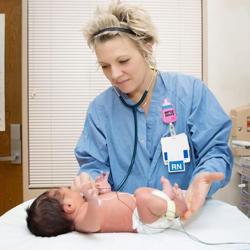 6 قطع من CiyvoLyeen بكرات شارات العمل والتسليم، بكرات شارة NICU ممرضة قابلة للسحب، حامل شارة لطيف مع مشبك لأقدام الطفل، قطعة واحدة لزجاجة الطفل، مشابك شارة تعريفية لطلاب الممرضات والأطباء RN in Kuwait
