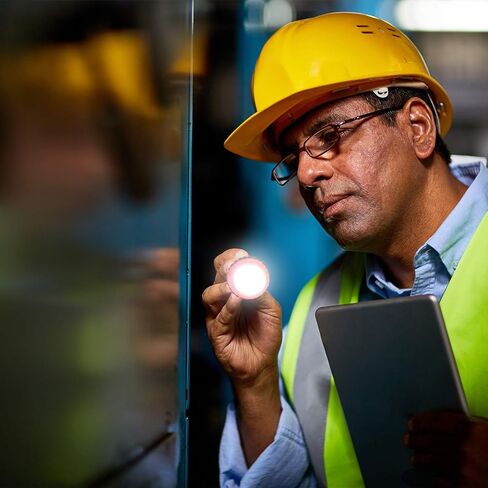 Hortsun 100 قطعة سلسلة مفاتيح بكشاف صغير ألوان متنوعة مصباح LED صغير سلسلة مفاتيح LED للمشي لمسافات طويلة والتخييم هدايا الحفلات in Kuwait