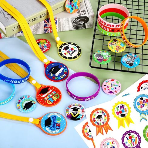 مجموعة هدايا حفلات التخرج من HOBBY HORSE مكونة من 120 قطعة تتضمن 30 ميدالية جائزة و30 سوارًا لتهنئة التخرج لرياض الأطفال و30 شارة و30 ملصقًا لحشو حقائب الهدايا الجيدة وهدايا حفلات ما قبل المدرسة in Kuwait