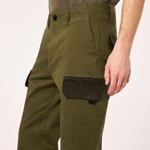Oakley Men's Roam Commuter Cargo Pants in Saudi Arabia