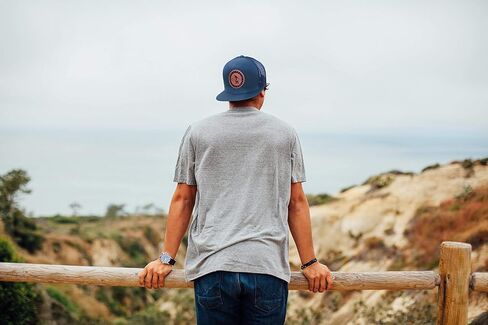 قبعة ركوب الأمواج باللون الأزرق الداكن "Midway" من Everyday California - قبعة على طراز البيسبول مع رقعة من الجلد النباتي in Kuwait