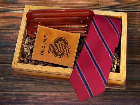 محفظة سوداء ثلاثية الطي للرجال من NCAA Ohio State Buckeyes - شعار الفريق الفاخر 10 جيوب منقوش بالليزر على جلد نباتي - تصميم بسيط، نافذة لبطاقة الهوية، حامل بطاقة الائتمان - هدية مثالية للرجال in Saudi Arabia