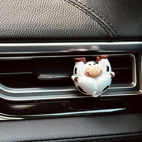 معطر هواء للسيارة على شكل بقرة مضحكة لتزيين فتحة تهوية السيارة مع قرص برائحة طبيعية وإعادة التعبئة، والعلاج العطري للسيارة والديكور الداخلي in Kuwait