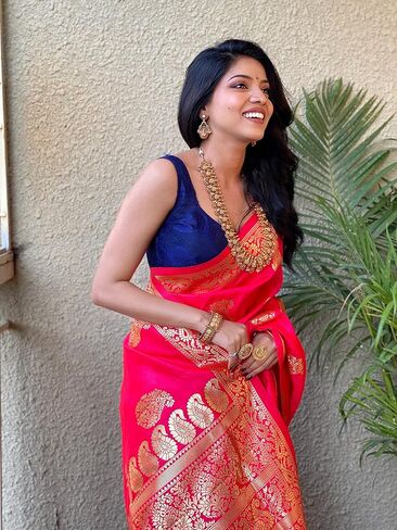 ساري حريري فني للنساء ساري هندي تقليدي من زاري نقي للنساء مع بلوزة غير مخيطة in Kuwait