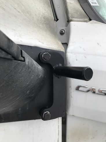 هوائي حامل مرآة فولاذي من Freightliner Cascadia Trucker لـ CB وXM وجانب السائق الأيسر Sirius، أسود in Kuwait