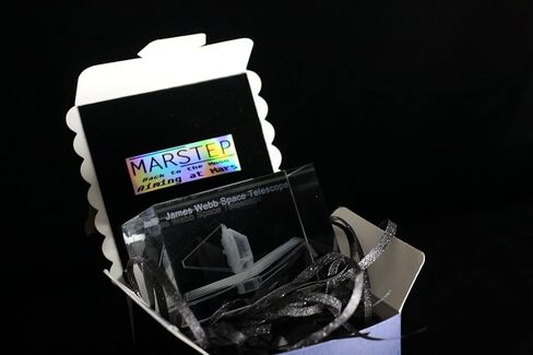 نموذج تلسكوب جيمس ويب الفضائي، نموذج جيمس ويب ثلاثي الأبعاد مع صندوق هدايا in Kuwait