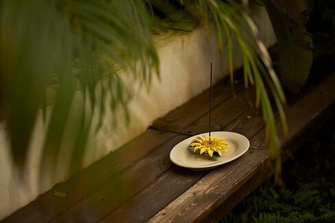 Handmade Sunflower Incense Holder for Sticks, Ceramic Flower Incense Sticks Burner, Decorative Sunflower to Light up The Space in Saudi Arabia