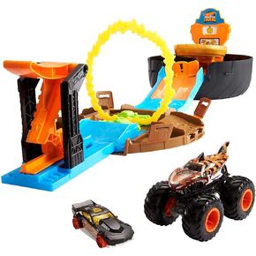 Hot Wheels Monster Trucks Stunt Tire Play Set Opens to Reveal Arena with Launcher, 1 1:64 Scale Car & 1 Monster Truck, Portable Toy Gift Set for Ages 4 to 8 Years Old, Black