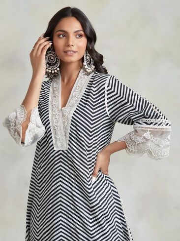 مجموعة سراويل كورتا للنساء من ذا لوم 3/4 كم ملابس عرقية هندية ورقبة على شكل حرف V مطبوعة كورتي عرقية هندية للفتيات أسود وأبيض in Kuwait