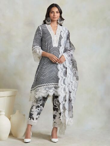 مجموعة سراويل كورتا للنساء من ذا لوم 3/4 كم ملابس عرقية هندية ورقبة على شكل حرف V مطبوعة كورتي عرقية هندية للفتيات أسود وأبيض in Kuwait