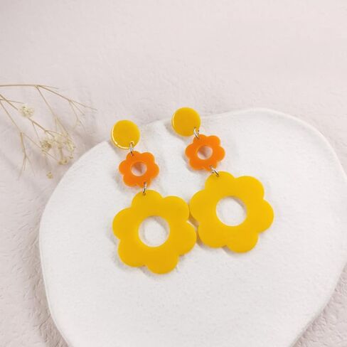 أقراط زهرة الأكريليك للنساء، أقراط ديزي، أقراط متدلية مزدوجة ديزي، أقراط زهور من الراتنج للفتيات المراهقات Y2k زهور بيضاء صفراء 60/70 ثانية in Kuwait