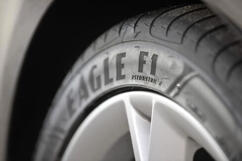 جوديير إيجل F1 غير متماثل 2 ROF شعاعي - 225/40R19 89Y in Saudi Arabia