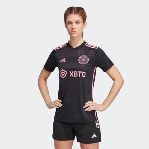 قميص كرة القدم للسيدات Inter Miami 23/24 Away من adidas - تصميم أنيق، نسيج AEROREADY ماص للرطوبة، مقاس مريح in Saudi Arabia
