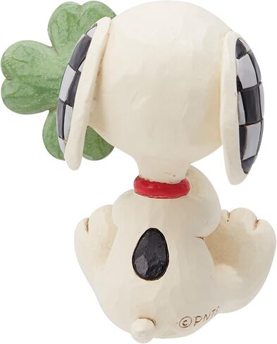 Enesco Peanuts من Jim Shore Snoopy مع تمثال مصغر بأربع أوراق البرسيم، 2.625 بوصة، متعدد الألوان in Saudi Arabia