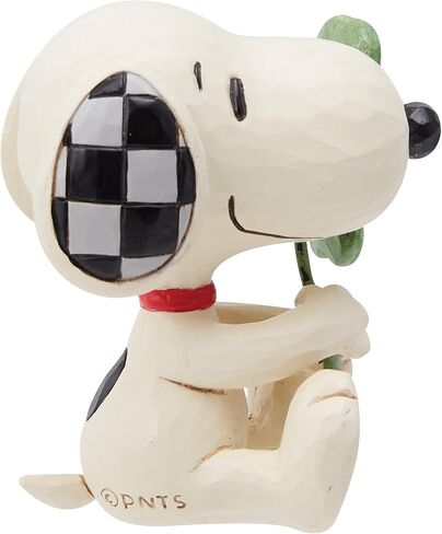 Enesco Peanuts من Jim Shore Snoopy مع تمثال مصغر بأربع أوراق البرسيم، 2.625 بوصة، متعدد الألوان in Saudi Arabia