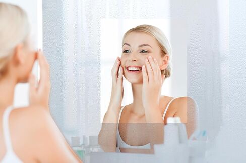 فيلم مضاد للضباب لمرآة الحمام، زجاج مضاد للضباب، مرآة دش، غشاء نافذة مضاد للضباب لديكور المنزل، طلاء نانو شفاف عالي الدقة (12 بوصة × 39 بوصة) in Kuwait