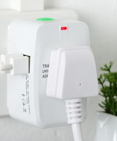 محول السفر العالمي، محول الطاقة الدولي مع منفذي USB، محول التوصيل محول السفر محول الطاقة شاحن عالمي في جميع أنحاء العالم - للولايات المتحدة الأمريكية والاتحاد الأوروبي والمملكة المتحدة وأستراليا in Saudi Arabia