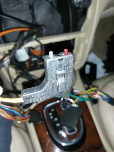 جهاز فك تشفير الألياف البصرية D2B لنظام الصوت Mercedes Benz CLK W209 W203 ML W163 D2B Bose in Kuwait