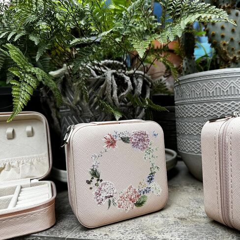 صناديق تخزين عرض منظم المجوهرات المحمولة للأقراط، هدايا رحلة للفتيات للنساء، أساسيات للنساء، هدايا صغيرة لطيفة - أسود in Kuwait