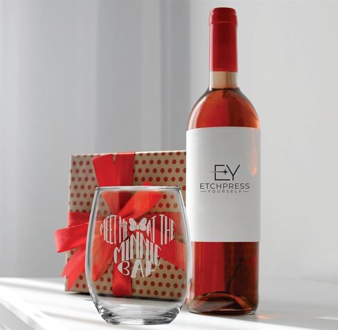 قابلني في بار ميني - كأس نبيذ بدون جذع - مستوحى من ميكي - فندوم - عيد الميلاد الحادي والعشرين - أفضل صديق - أمي - هدايا عيد ميلاد مضحكة للبالغين - ذكرى سنوية لها - هدية فريدة من نوعها لمحبي عيد الميلاد in Kuwait