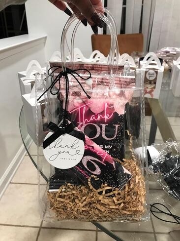 30 قطعة من أكياس الهدايا البلاستيكية الكبيرة بمقبض قابلة لإعادة الاستخدام من البولي فينيل كلوريد لتغليف الهدايا لوصيفات العروس وحفلات الزفاف وأعياد الميلاد وحفلات استقبال المولود الجديد (11 × 7.9 × 3.9 بوصة) in Kuwait