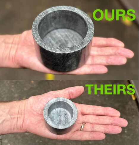 قبو ملح رخامي، قبو فلفل، مجموعة مكونة من قطعتين، حامل ثنائي كبير للملح والفلفل قابل للتكديس مع أسطح محكمة الغلق، وأواني قرصة توابل موفرة للمساحة، وأوعية ملح وفلفل رخامية باللونين الأسود والأبيض مع أغطية in Kuwait