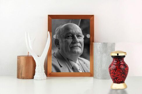 جريئة وإلهية وردة حمراء جميلة صغيرة تذكار لرماد الإنسان والحيوانات الأليفة | مع حقيبة مخملية وقمع - كمية واحدة in Kuwait