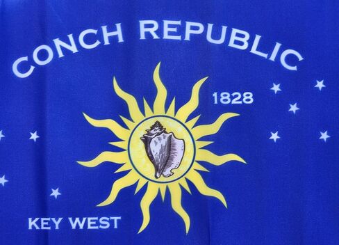 مجموعة أعلام من شركة Conch Republic of Key West مصنوعة من البوليستر بنسبة 100% مطبوعة بالشاشة الحريرية، مجموعة من عشرة أعلام in Saudi Arabia