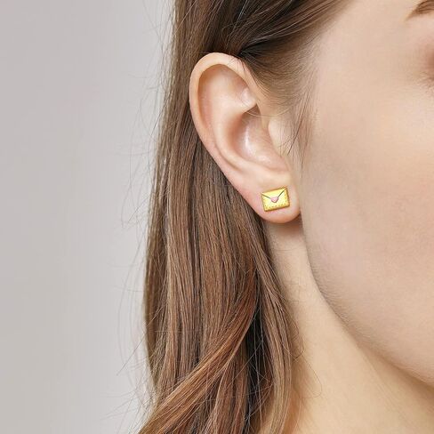 حلق CHOW SANG SANG 999 24K من الذهب الصلب بحروف الحب للنساء 93136E (يُباع منفردًا وليس زوجًا) in Kuwait