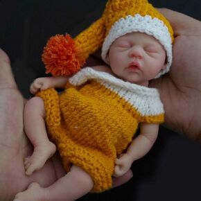 7 Inch Reborn Baby Doll ，Silicone Doll Boy Guy Mini Realistic Newborn Baby Dolls Silicone Full Body Stress Relief