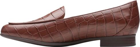 Clarks Women's Un Blush Ease Loafer in Saudi Arabia