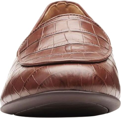 Clarks Women's Un Blush Ease Loafer in Saudi Arabia