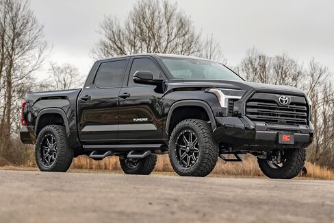 مجموعة رفع Rough Country 3.5 بوصة مع دعامات M1 لـ 22-24 Toyota Tundra 4WD - 70340 in Saudi Arabia