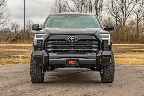 مجموعة رفع Rough Country 3.5 بوصة مع دعامات M1 لـ 22-24 Toyota Tundra 4WD - 70340 in Saudi Arabia