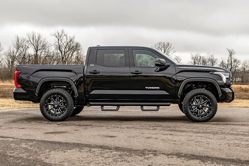 مجموعة رفع Rough Country 3.5 بوصة مع دعامات M1 لـ 22-24 Toyota Tundra 4WD - 70340 in Saudi Arabia
