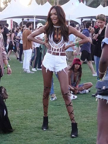 جوارب Yokawe Sparkly Leg Wraps المثيرة والمرنة والجوارب الراقصة والمهرجانات الموسيقية للنساء والفتيات in Kuwait