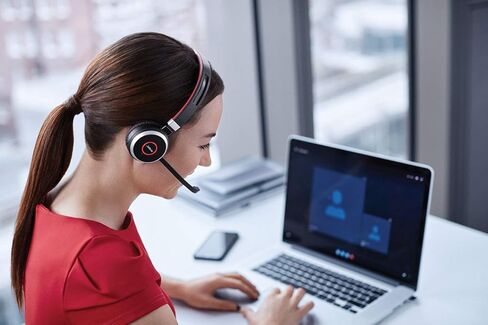 جابرا Evolve 65 سماعة رأس ستيريو لاسلكية مع خاصية إلغاء الضوضاء النشطة ومحول USB للاتصالات الموحدة (متجددة) in Kuwait