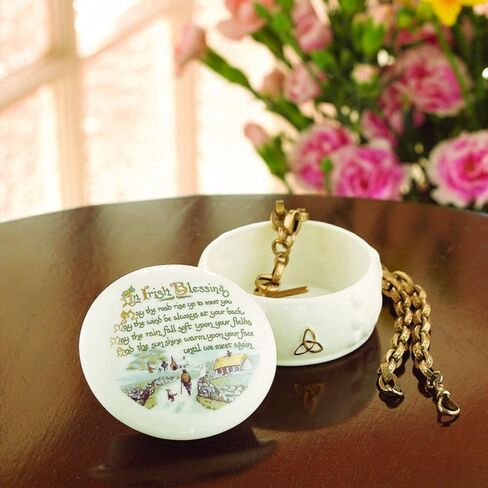 صندوق حلية صغير كلاسيكي أيرلندي بليسينج من بيليك مع غطاء ولمسات ذهبية عيار 24 قيراط - صندوق مجوهرات صغير للرجال والنساء - ديكور خزانة ملابس مصنوع يدويًا من البورسلين، حافظة تذكارية/مسبحة - صندوق ديكور صغير in Kuwait