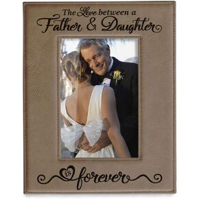 KATE POSH الحب بين الأب والابنة هو إطار صورة جلدي منقوش إلى الأبد، والد العروس، عيد الأب الأول، هدايا عيد ميلاد للأب والأب وأنا (5x7-عموديًا)