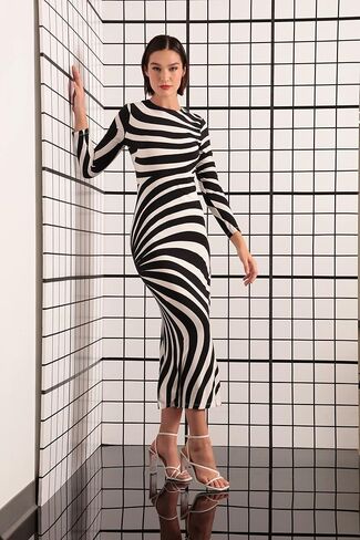 Donna Morgan Women's Striped Long Sleeve Easy Body Maxi Dress in Saudi Arabia