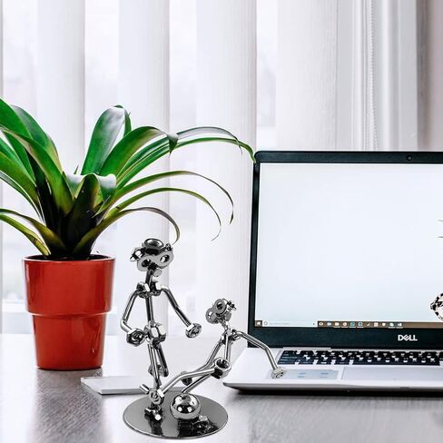تمثال رجل فني حديدي مبتكر لكرة القدم، زخارف رياضية معدنية، تمثال منحوت لكرة القدم لعيد الأب، عيد الميلاد، رجل صبي رياضي، هدية مكتب، حديقة المنزل، مكتب، ديكور مباراة كرة القدم، تذكارية in Saudi Arabia
