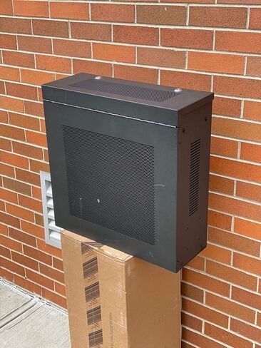 صندوق أمان DVR عالي التحمل مقاس 16 بوصة من Kenuco (شبكة سوداء مقاس 19 بوصة × 13.4 بوصة × 7 بوصة) in Kuwait