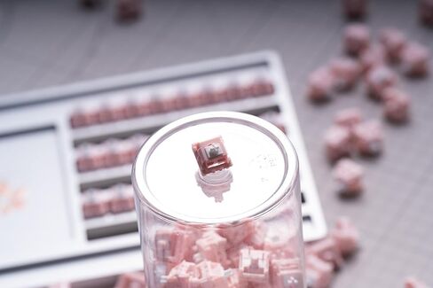 مفتاح لوحة مفاتيح باللون الوردي الرقيق مع لوحة مفاتيح الألعاب الميكانيكية، ومفتاح خطي مسبق التشحيم، ومفاتيح خطية 3 سنون 50gf (90 قطعة). in Kuwait