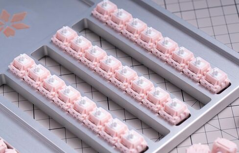 مفتاح لوحة مفاتيح باللون الوردي الرقيق مع لوحة مفاتيح الألعاب الميكانيكية، ومفتاح خطي مسبق التشحيم، ومفاتيح خطية 3 سنون 50gf (90 قطعة). in Kuwait