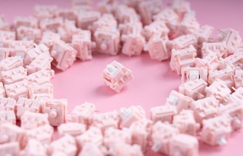 مفتاح لوحة مفاتيح باللون الوردي الرقيق مع لوحة مفاتيح الألعاب الميكانيكية، ومفتاح خطي مسبق التشحيم، ومفاتيح خطية 3 سنون 50gf (90 قطعة). in Kuwait