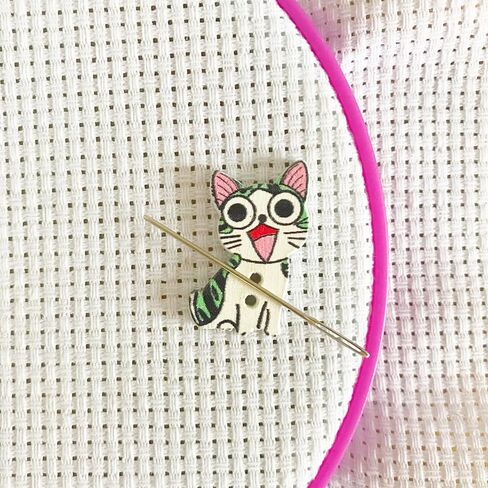 Lovely Kitten Needle Minder Cat Magnet Needle Keeper for Embroidery Cross Stitch in Kuwait