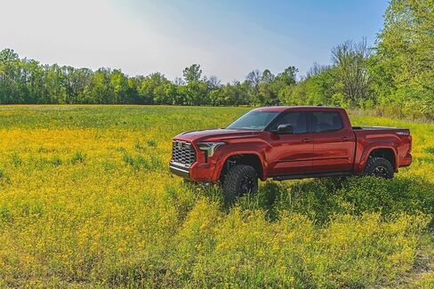 مشاعل الحاجز Rough Country Defender لـ 2022-2023 Toyota Tundra - A-T02224 in Kuwait