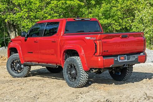 مشاعل الحاجز Rough Country Defender لـ 2022-2023 Toyota Tundra - A-T02224 in Kuwait